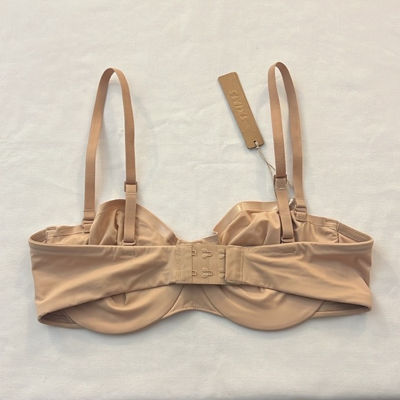 SKIMS Nude Bra - Picture 3 of 3